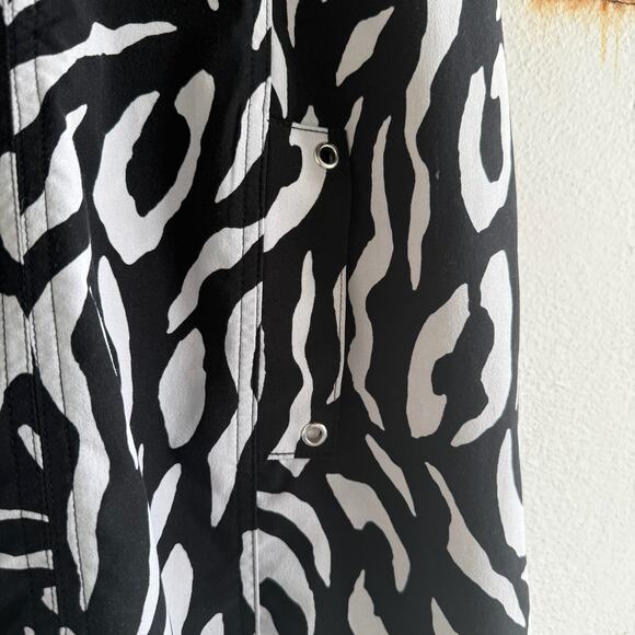 Chicos Zip Front Collared Dress Black White Animal Print Workwear - Picture 6 of 9